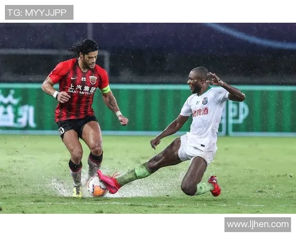 中超激战青岛黄海青港迎战强敌上海上港全力争胜展现球队实力